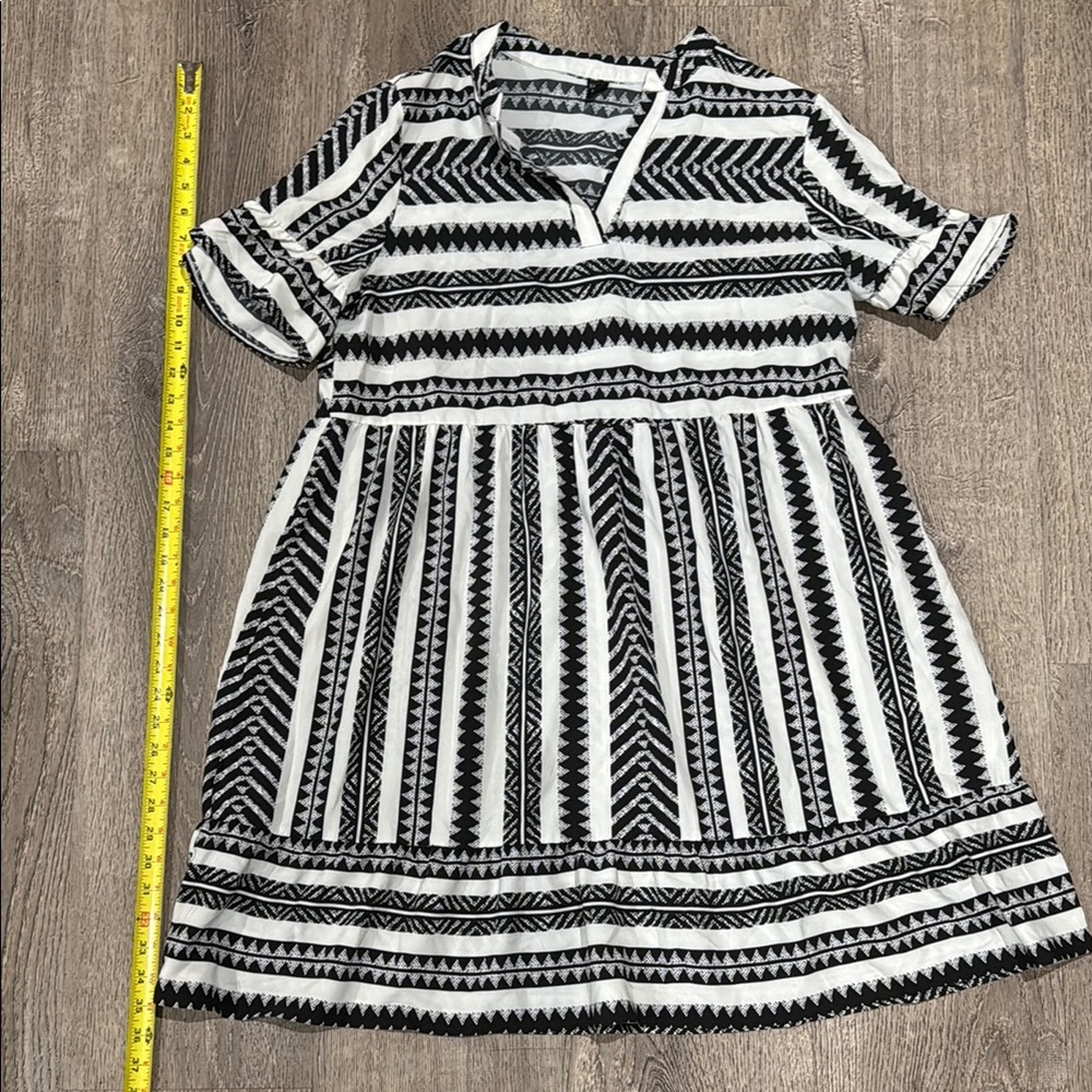 Black and White A-Line Casual Dress with Raglan Sleeves